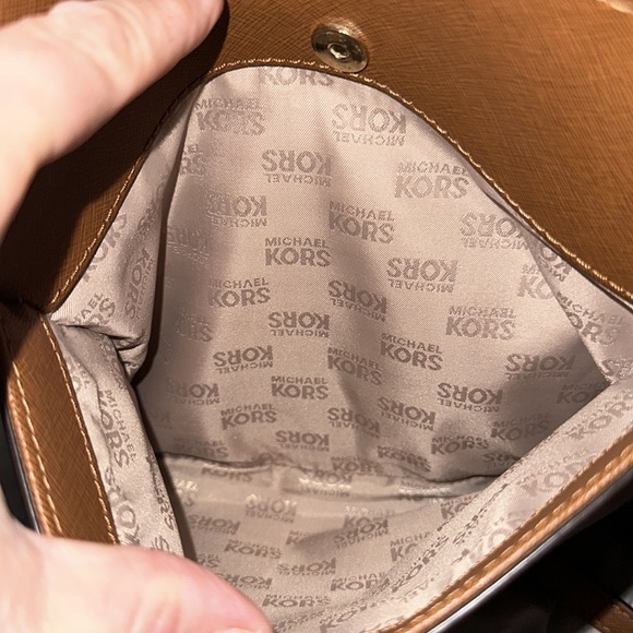 NWOT Micheal kors tan crossbody adjustable strap gold accents larger size cute - Picture 7 of 13